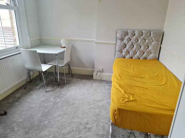 Double Room in Modern House Female ideally Main Photo