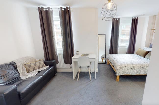 146AD | WHH Nearby | Ensuite | Parking | Main Photo