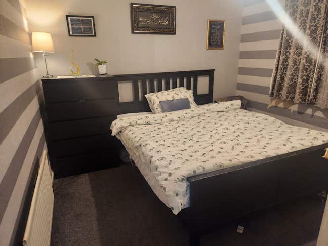 Female for 1 room in a family house. No kids Main Photo