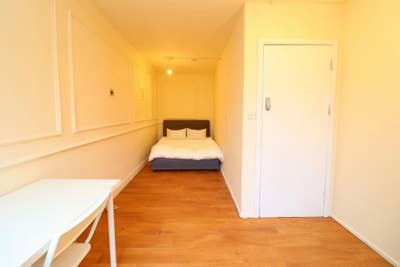 Beautiful Rooms-Modern Flat on the Way to Hackney! Main Photo