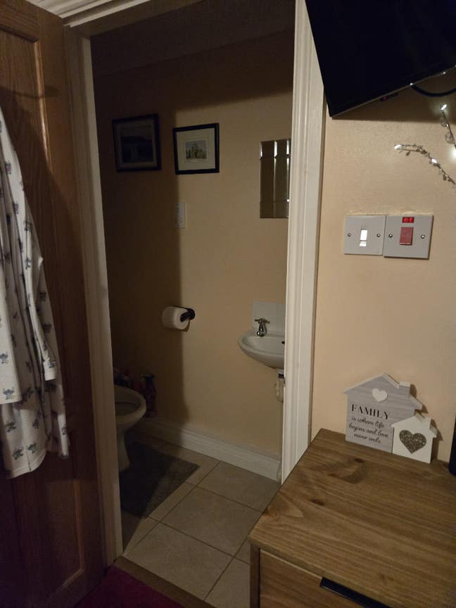 1 room Ensuite Main Photo