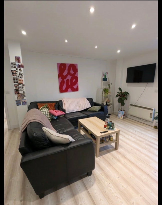 Two bed flat in Hackney / Bethnal Green Main Photo