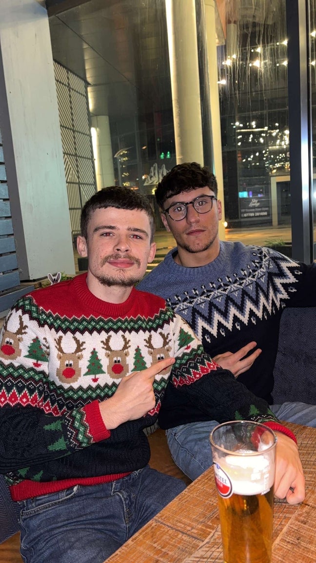 Looking to join Flat share / Or group up  Main Photo