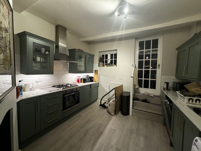 Double room with private toilet in Hampstead  Main Photo