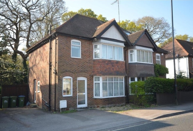 Spacious New Rooms next to Uni with Parking Main Photo