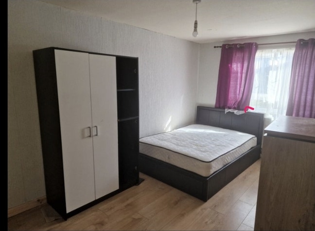 Double room nr Sutton High st Main Photo
