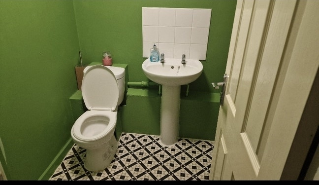 Double room nr Sutton High st Main Photo