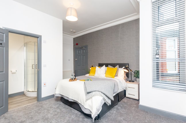 Spacious modern en-suite rooms Main Photo