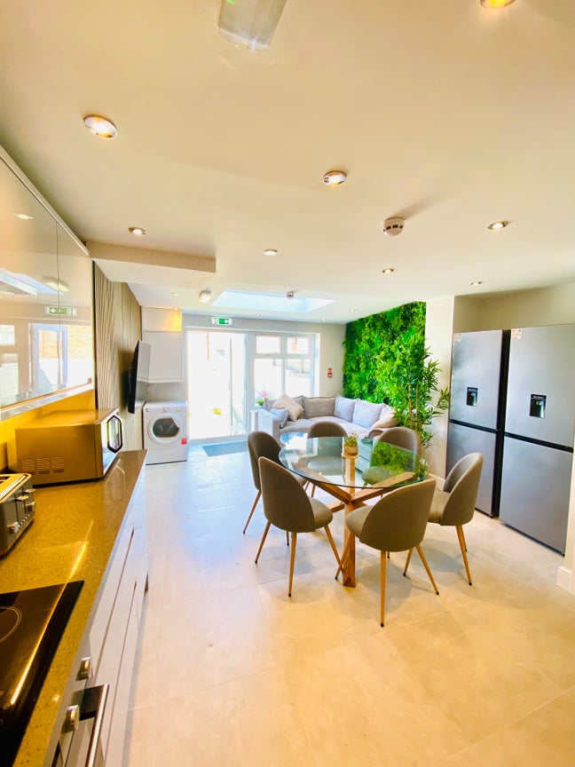 BRAND New Designer Wn-suite room Whitefield Main Photo