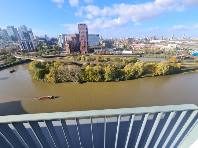 Flatshare in luxury flat with gym and pool  Main Photo