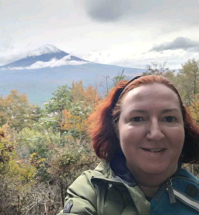 Female professional seeks double room Main Photo