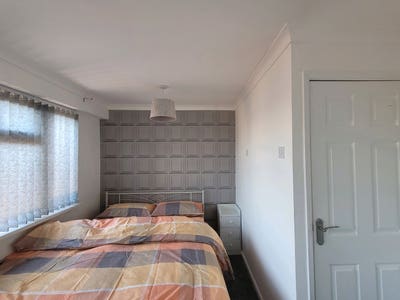Spacious Double Room near Russells Hall Hospital Main Photo