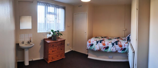 Single Room in Merstham House Share Main Photo
