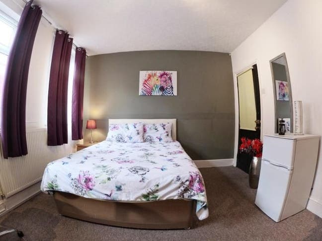 Cosy Ensuite  Double Room--Fully furnished Main Photo