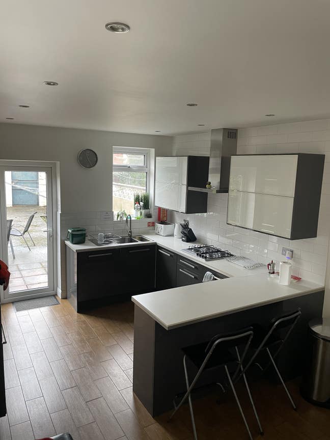 Furnished modern double room for single occupancy Main Photo