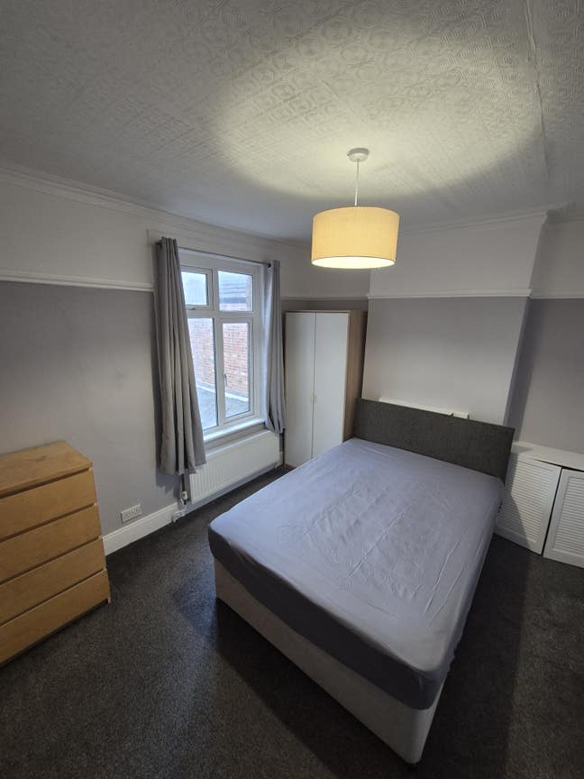 Newly decorated Doublr room Main Photo