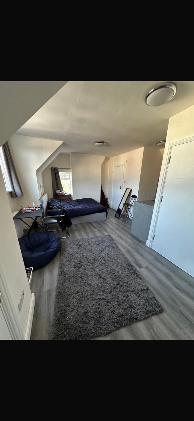 Studio-Style Ensuite Room – No Deposit Main Photo