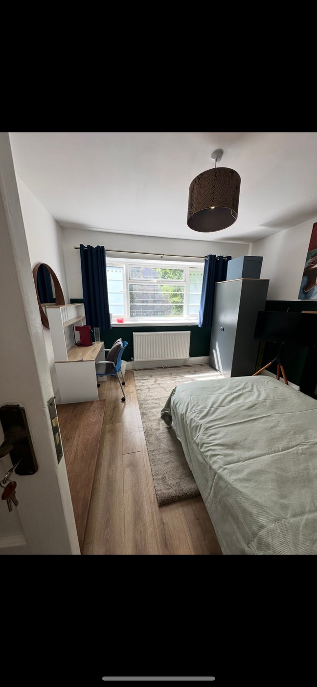 Large Double room with TV  Main Photo