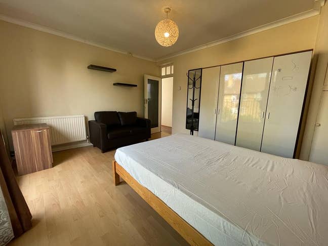 Beautiful Double Room @Bow/Mile End Main Photo