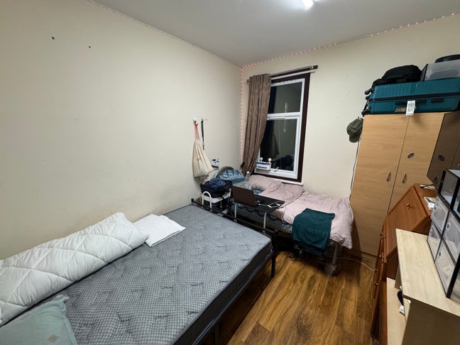 3 Sharing Double Room available for 2 student  Main Photo