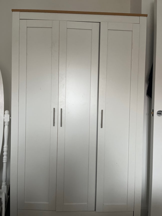 1 room available in a 3 room house Main Photo