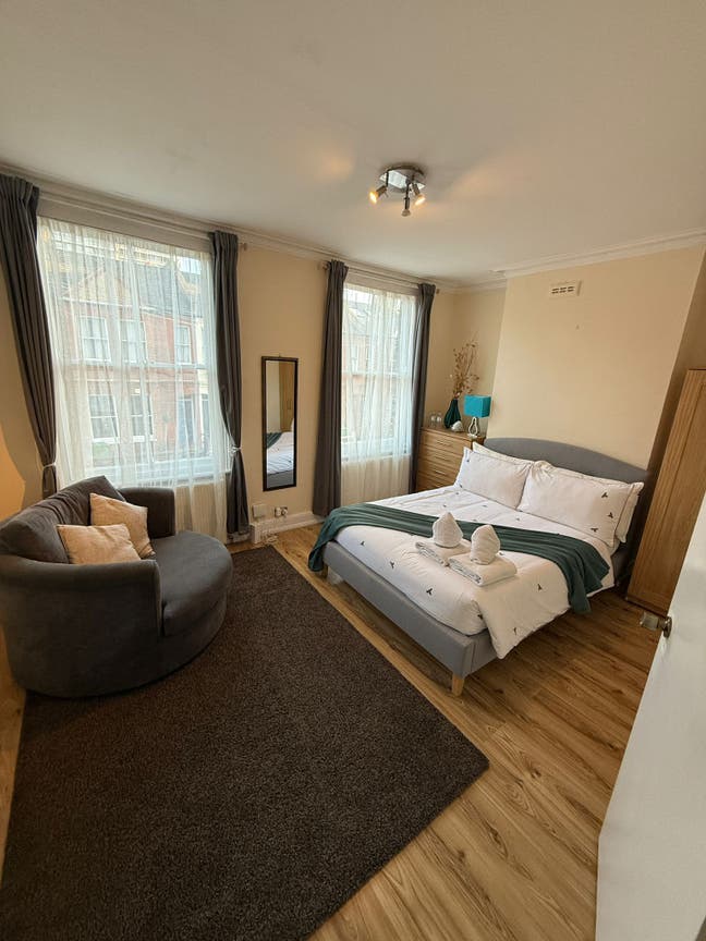 Beautiful Huge Double bed Room on Hammersmith  Main Photo