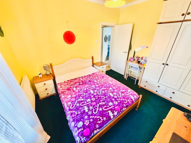  bright Room in Fulham near Baron’s Court Station  Main Photo