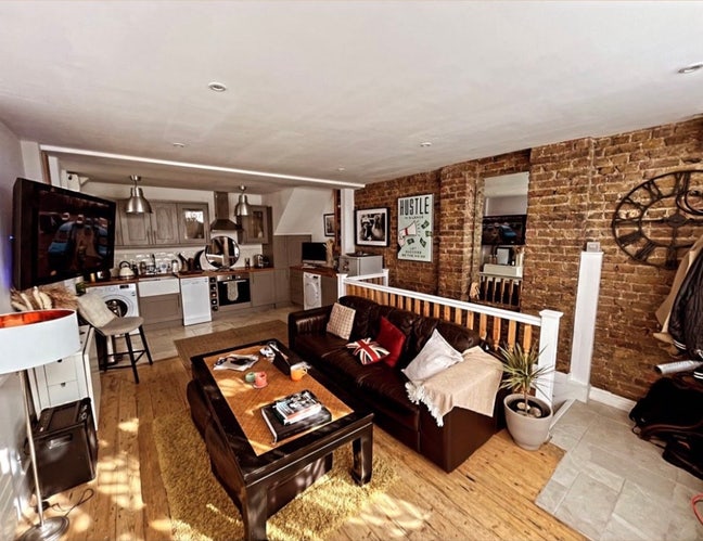 Bright Room in Heart of Fulham- 12 mins to Tube Main Photo