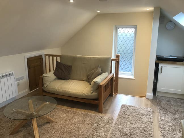 One bed self contained apartment would suit couple Main Photo