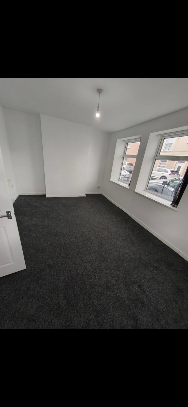 Newly refurbished bright house Main Photo