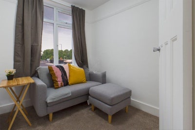 Large double room well located Main Photo