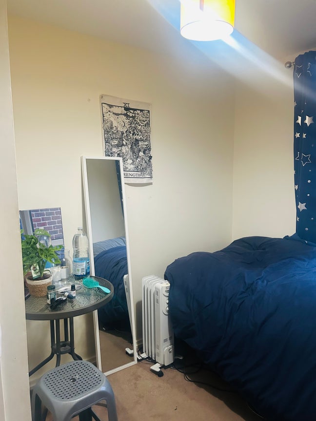 Room close to the surbiton station Main Photo