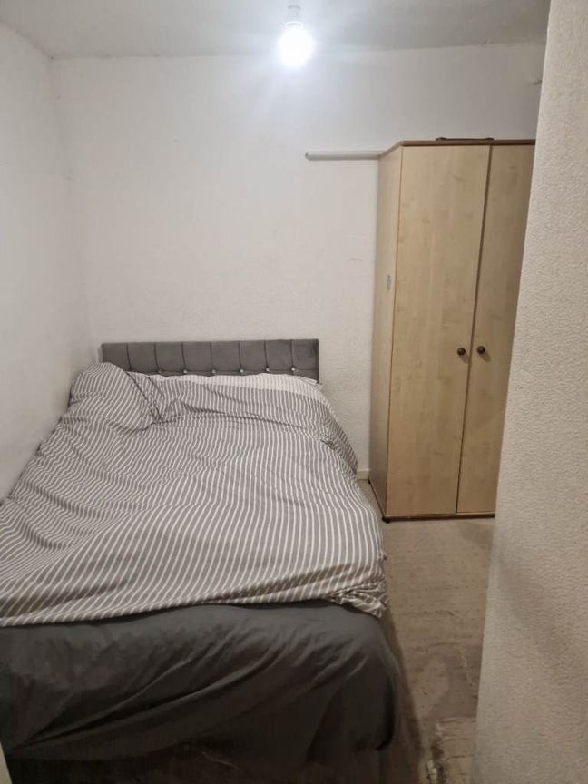 Double Room Available – SK5 8AY Main Photo