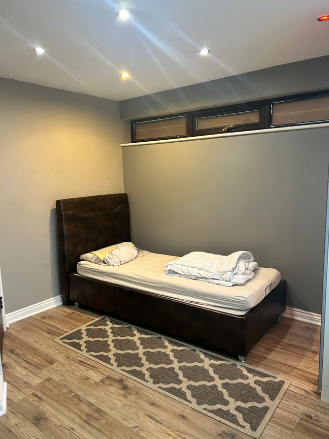 Single Bedroom to rent Main Photo