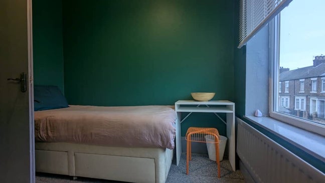 Bright Single Room Main Photo