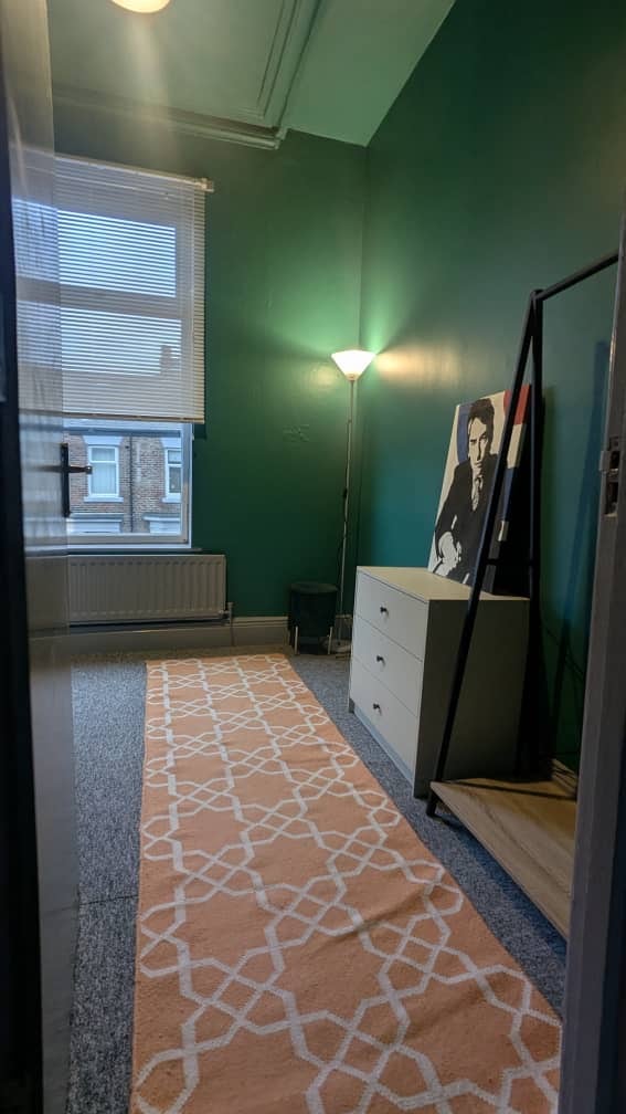 Bright Single Room Main Photo