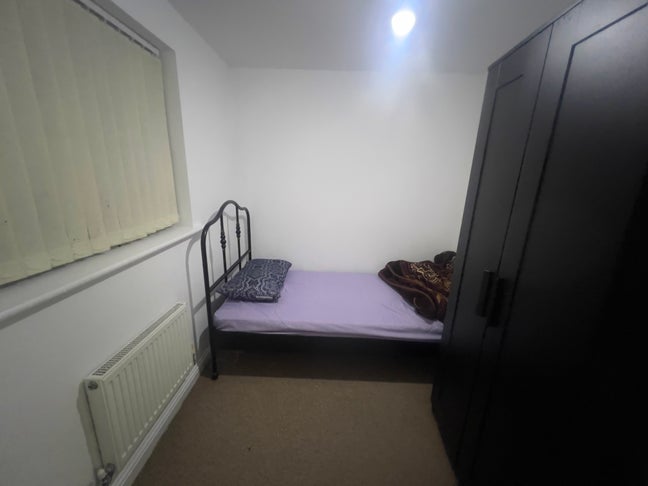 Single bedroom for rent Main Photo