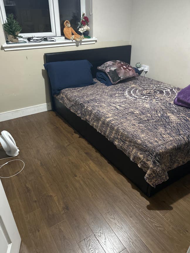 A double room with single bed Main Photo