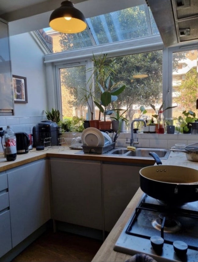 Double Room Available in Clapham Common! Main Photo