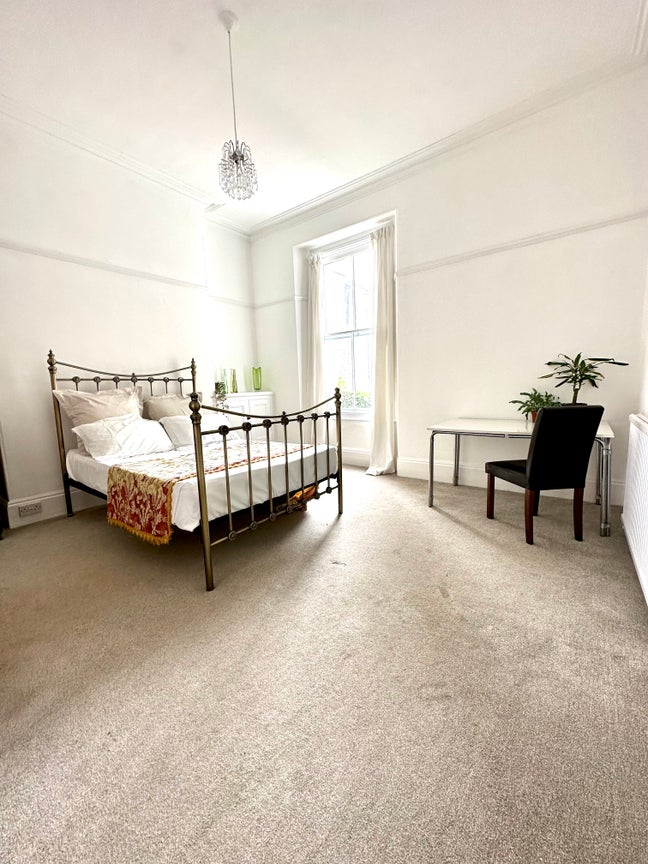 House Share with university and hospital staff. Main Photo