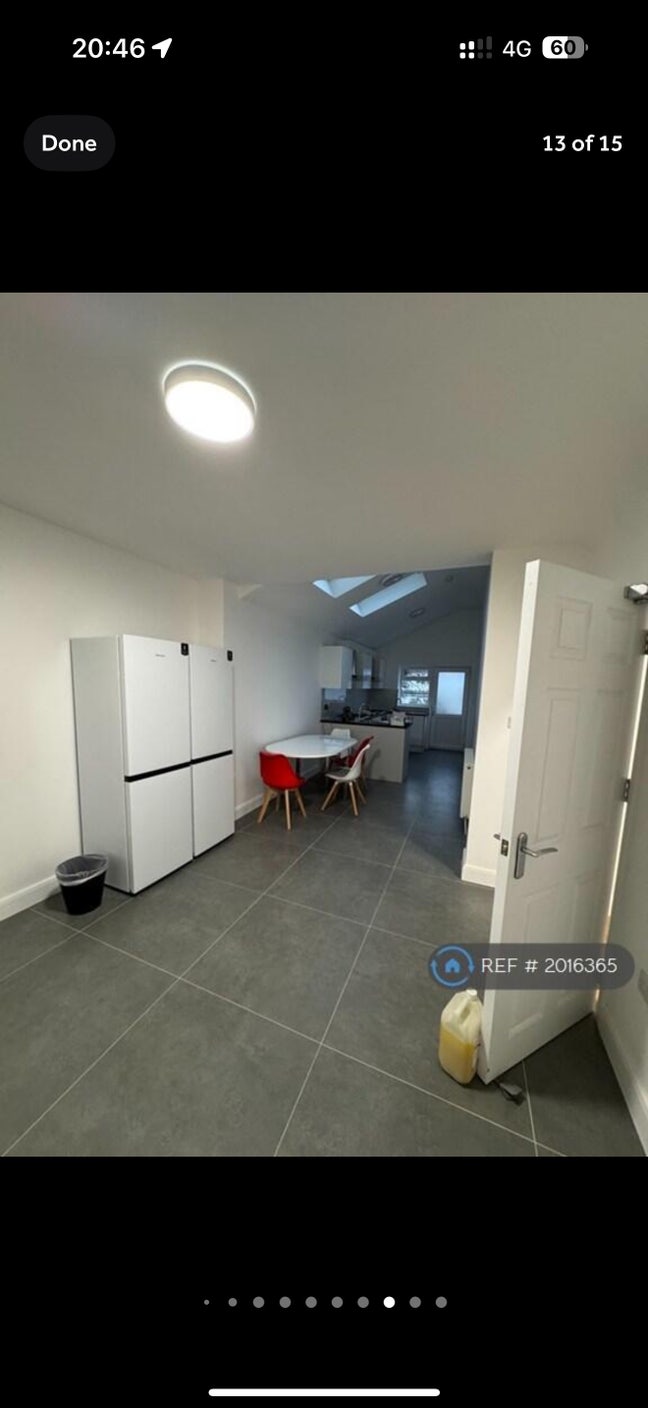 Single room with en-suite  Main Photo