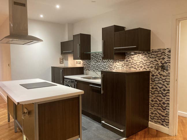 Room in a 2 bed 2 bath apartment Birmingham centre Main Photo