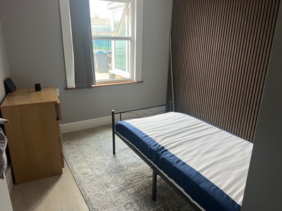 Room to rent walking distance to East croydon Main Photo