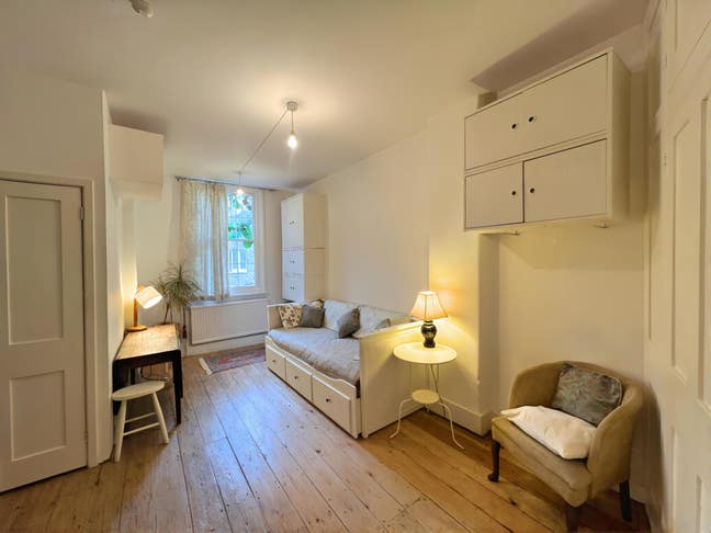 Spacious and Elegant Room in SW5 - Bills Included  Main Photo