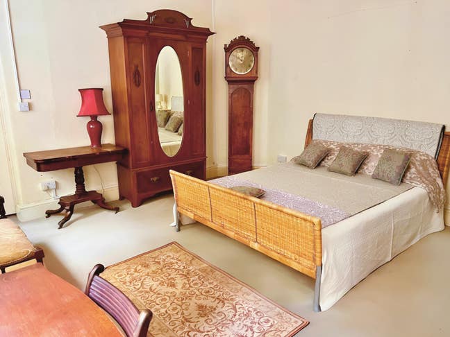 Elegant 1-Bed Flat in Kensington – Bills included Main Photo