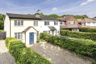 Beautiful Cottage in Virginia Water Main Photo