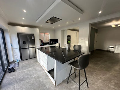 Large Double Room in Hornchurch RM11 1HF Main Photo