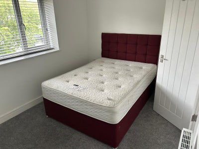 En suite room to rent . Main Photo