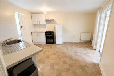2 bed 1 bathroom Flat - Ilford Main Photo