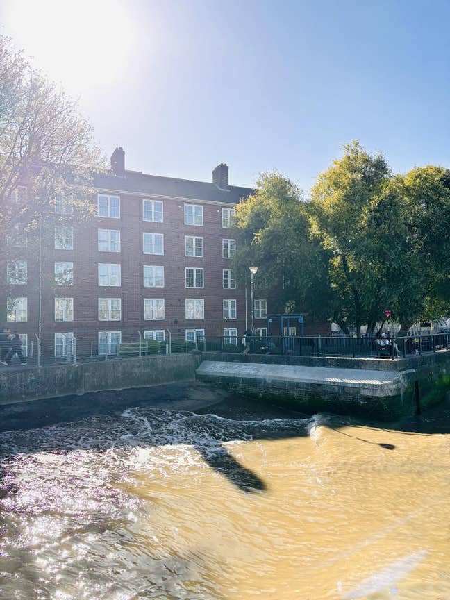 Riverside 1920’s 3 Bedroom Flat, Newly Refurbished Main Photo